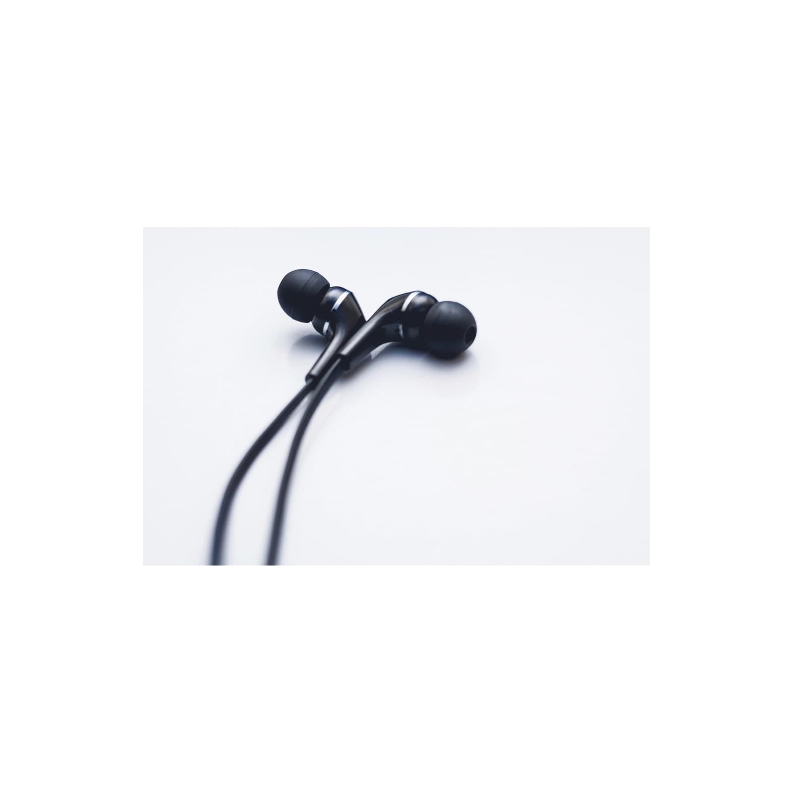 Volux Echo Wired USB-C Earphones — product photo